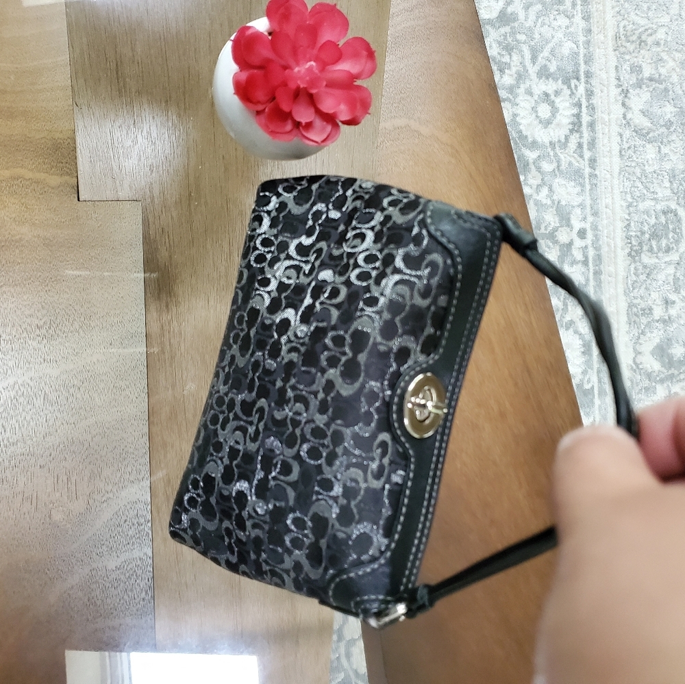 🎉REDUCED New Coach Signature Wristlet